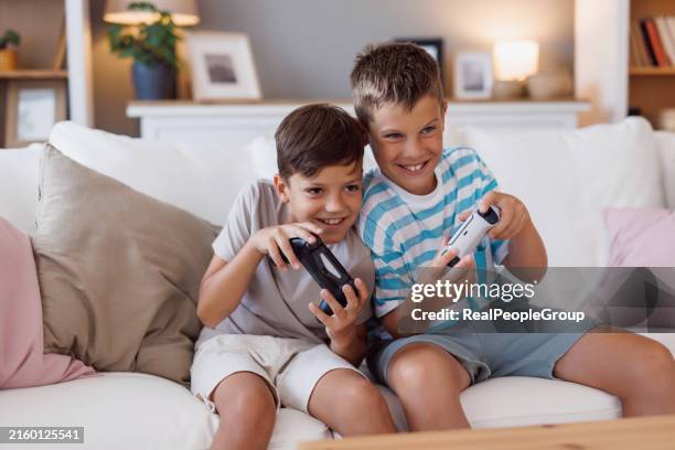 7,147 Tweens Gaming Stock Photos, High-Res Pictures, and Images - Getty ...
