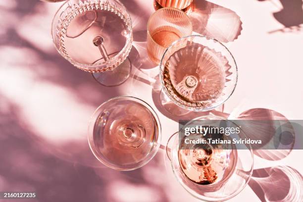 several cocktail or mocktail glasses with rose wine drink from above - vino rosado fotografías e imágenes de stock