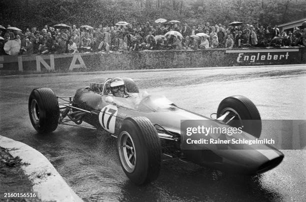 Jim Clark, Lotus 33 Climax, at La Source hairpin during the Belgian GP at Spa-Francorchamps on June 13, 1965 in Spa-Francorchamps, Belgium.