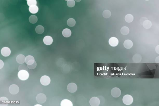 abstract blurred lights background with teal and white tones. festive backdrop. - fokus auf den hintergrund stock-fotos und bilder