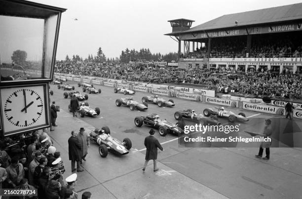 Pole sitter Jim Clark, Lotus 33 Climax waits alongside John Surtees, Cooper T81 Maserati, Jackie Stewart, BRM P261 and Ludovico Scarfiotti, Ferrari...