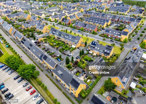 modern family houses in a row - public housing stock pictures, royalty-free photos & images