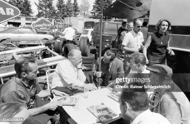 Phil Paddock 28 Phil Hall Journalist Stock Photos, High-Res Pictures, and Images ...