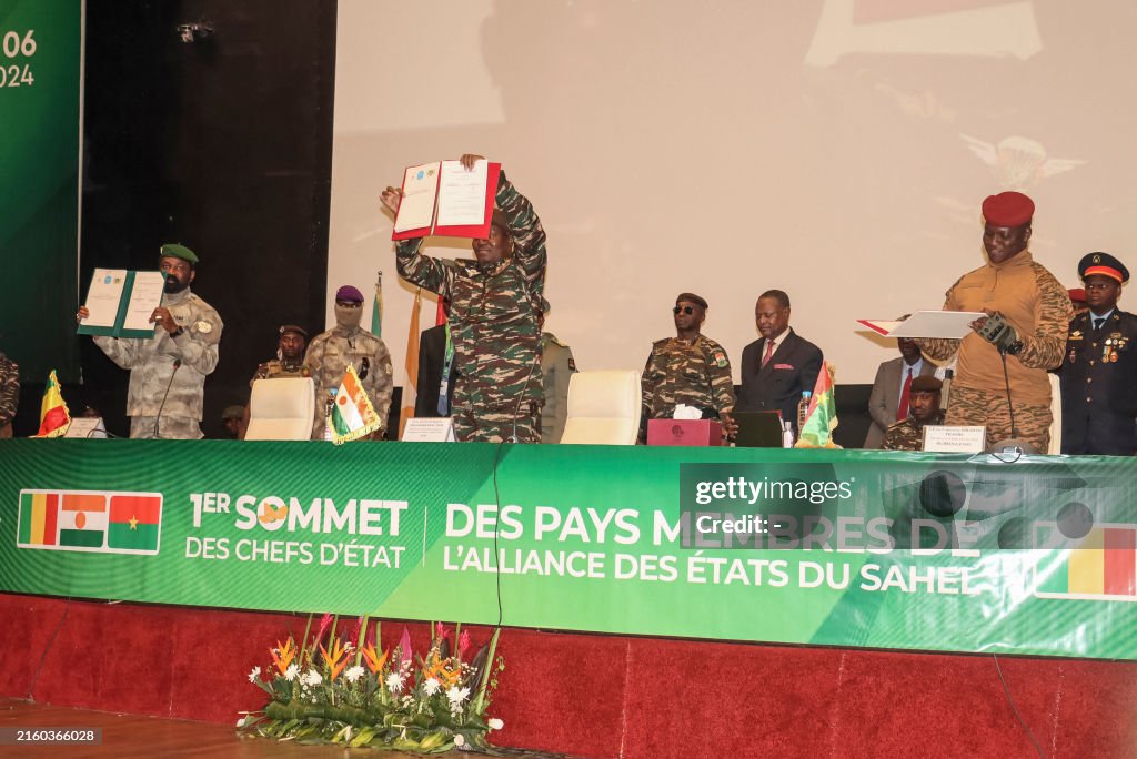 TOPSHOT-NIGER-BURKINA-MALI-POLITICS-DIPLOMACY-COUP