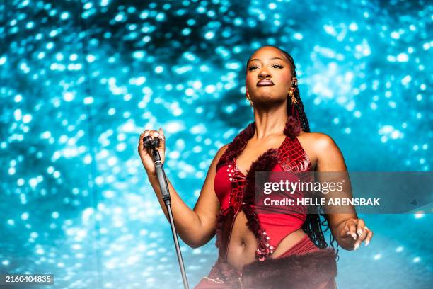 Temes Singer 139 Tems Singer Stock Photos, High-Res Pictures, and Images - Getty Images