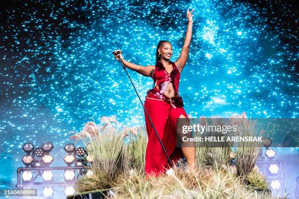 Temes Singer 141 Tems Singer Stock Photos, High-Res Pictures, and Images - Getty Images