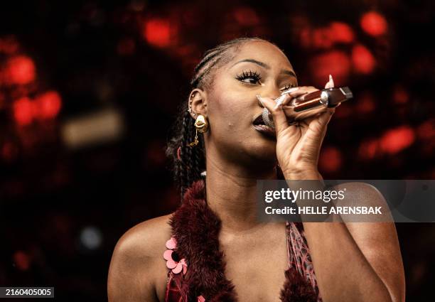 Temes Singer 139 Tems Singer Stock Photos, High-Res Pictures, and Images - Getty Images