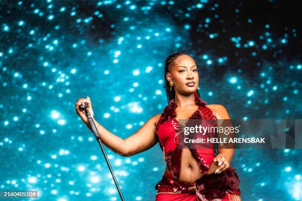 Temes Singer 131 Tems Singer Stock Photos, High-Res Pictures, and Images - Getty Images
