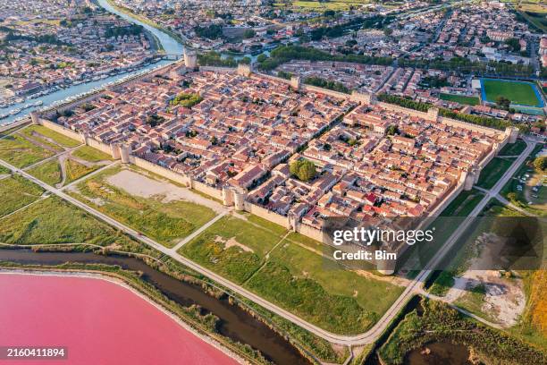 aigues mortes and pink salt flats - aigues mortes stock pictures, royalty-free photos & images