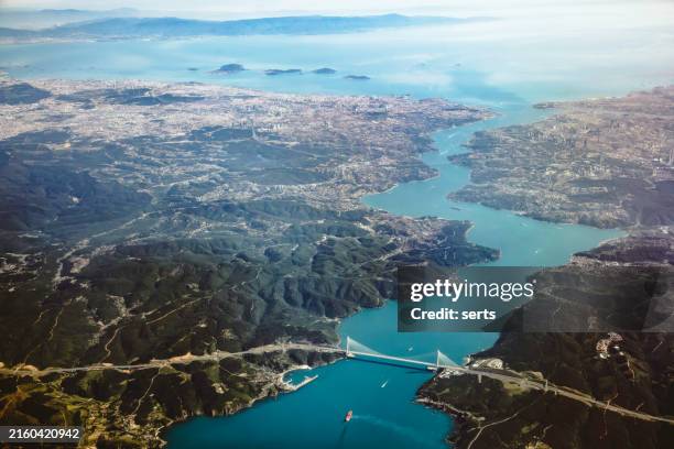 veduta aerea di istanbul e del bosforo - stretto foto e immagini stock
