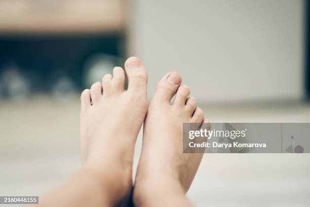 Hi Resolution Toes 497 Teen Toes Stock Photos, High-Res Pictures, and Images - Getty Images