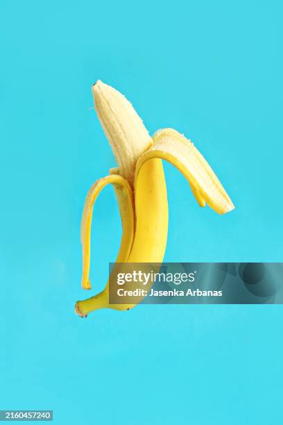 flying banana - banaan stockfoto's en -beelden