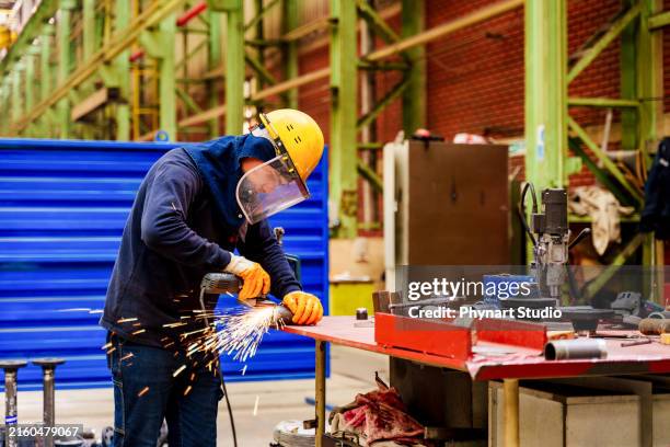 metal workers using a grinder - metal grinding stock pictures, royalty-free photos & images