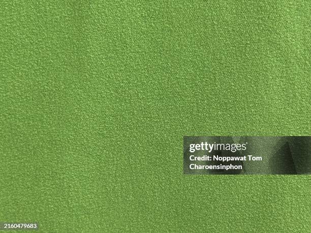close up shot of green microfiber cloth - bangkok - thailand - mikrofaser stock-fotos und bilder