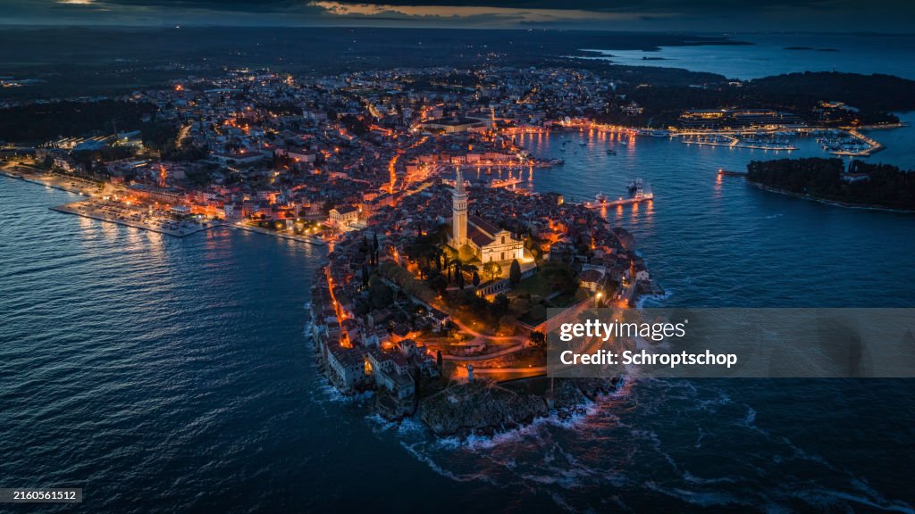 Knapić Rovinj Cityscape Of Rovinj At Night Croatia High-Res Stock Photo - Getty Images