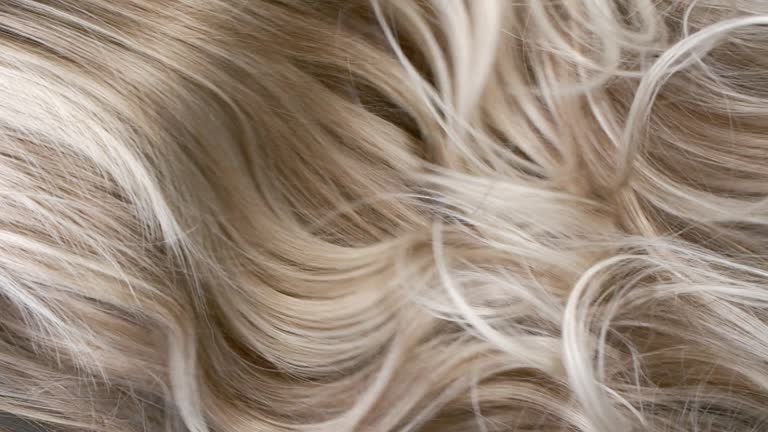 https://media.gettyimages.com/id/2160565996/video/close-up-blond-curly-hair-texture.jpg?b=1&s=640x640&k=20&c=rTL3ZIL7FHcIsfWkvcp2SyHyV60XZYI44LiIBgf9QFg=