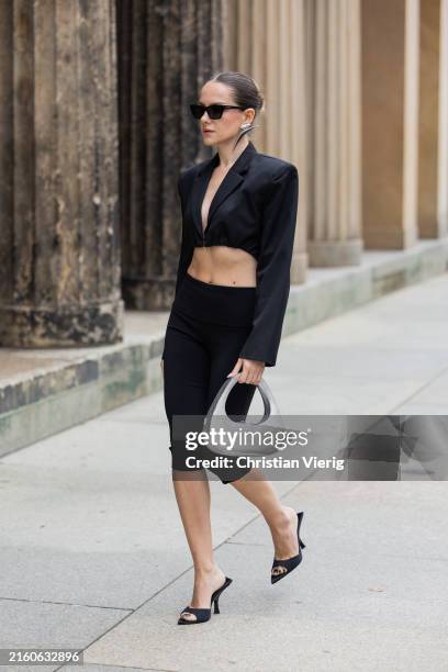 Berna Bilbey wears silver bag Coperni, sunglasses Saint Laurent, black cropped blazer Christopher Esber, capri pants Mango, heels/mules The Attico,...