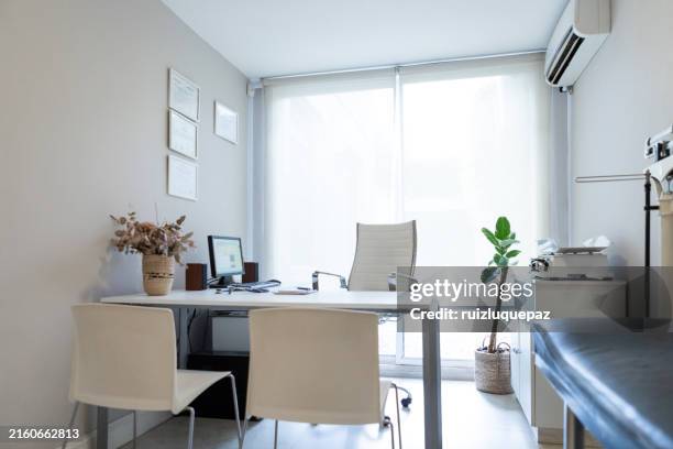 medical office without people - arztpraxis stock-fotos und bilder