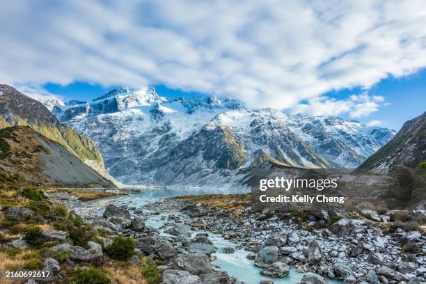hooker valley track, mount cook village - nationalpark mount cook stock-fotos und bilder