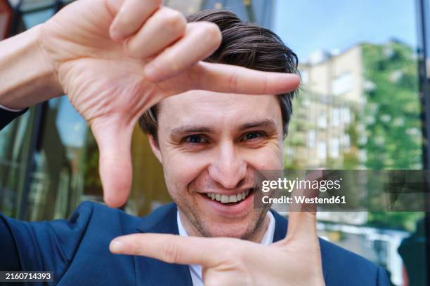 Finger Frame 138 Finger Frame And Building Stock Photos, High-Res Pictures, and ...