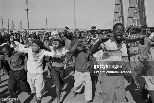 Depuis la révolte de 1976, le nom de ce township noir symbolise la lutte de la population noire contre le système d'apartheid. Les habitants mènent...