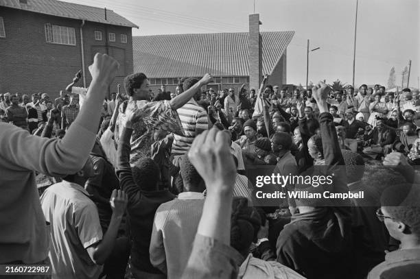 Depuis la révolte de 1976, le nom de ce township noir symbolise la lutte de la population noire contre le système d'apartheid. Les habitants mènent...