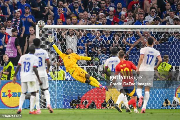 25,314 Lamine Yamal Photos & High Res Pictures - Getty Images