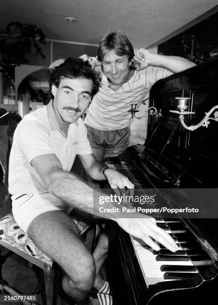 Alan Rough 9,140 Paul Popper Football Stock Photos, High-Res Pictures, and Images ...