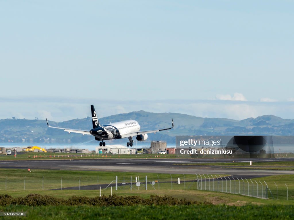 Air New Zealand Airbus A320-232 landing at Auckland International Airport in Auckland, New Zealand