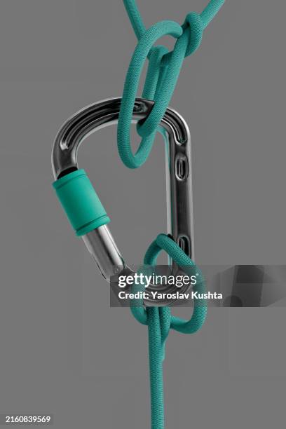 carabin & ropes strength concept cgi - karabiner stock-fotos und bilder