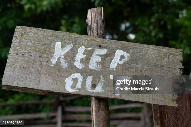 keep out handwritten sign - keep out sign stock pictures, royalty-free photos & images