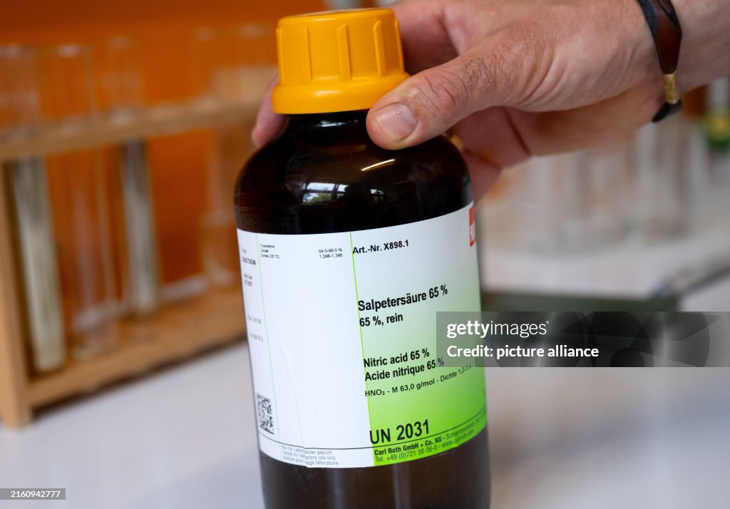 Illustration - Nitric acid