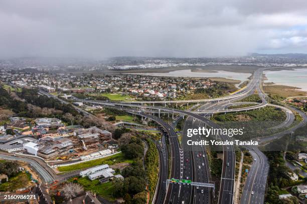 rainy motorways in waterview - new zealand busy streets stock pictures, royalty-free photos & images