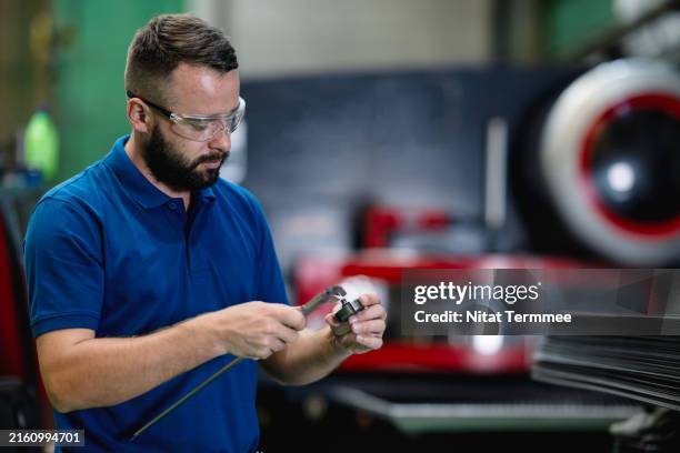 continuous improvement is essential for driving higher quality and performance in manufacturing processes. quality management in manufacturing. - designer industriale foto e immagini stock