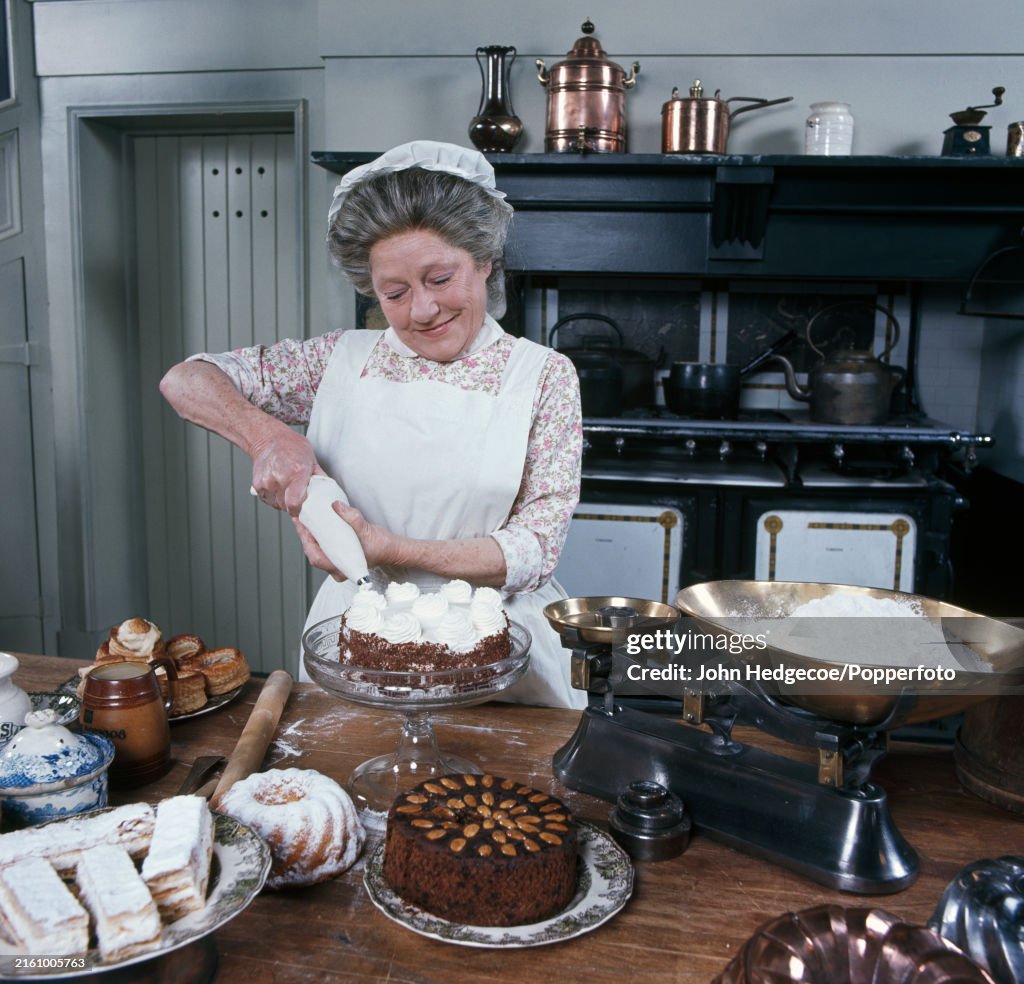 Angela Baddeley In "Upstairs, Downstairs"