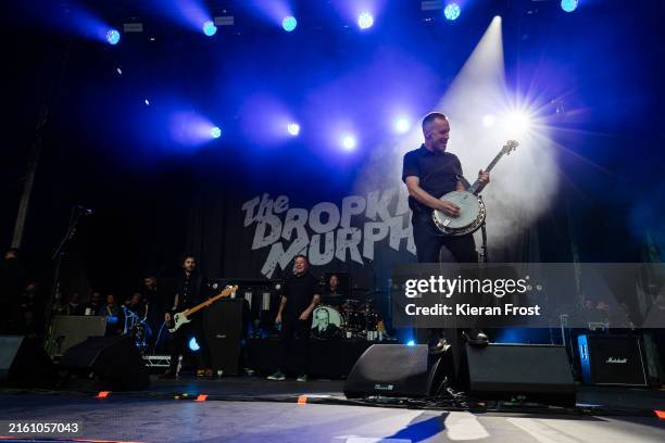 Kelly Rheault 2,467 Dropkick Murphys In Concert Stock Photos, High-Res Pictures, and ...