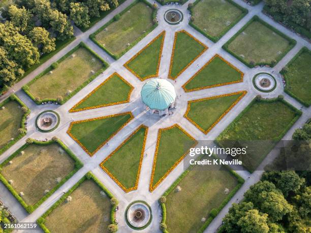 luftaufnahme des dianatempels im münchner hofgarten - münchner residenz stock-fotos und bilder