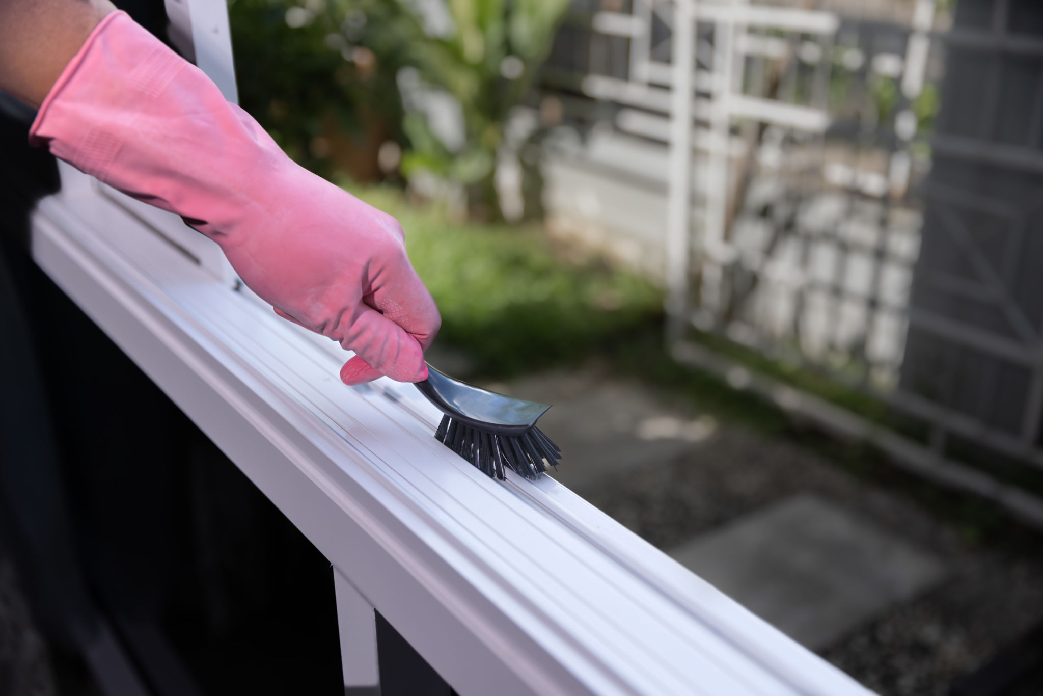 cleaning upvc windows