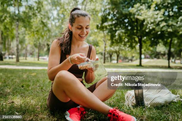 i love healthy food - sportkleidung stock-fotos und bilder