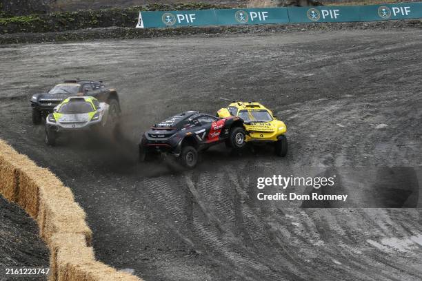 Molly Taylor / Kevin Hansen , Veloce Racing, hits Klara Andersson / Timo Scheider , SUN Minimeal Team during qualifying at the Extreme E Hydro X...