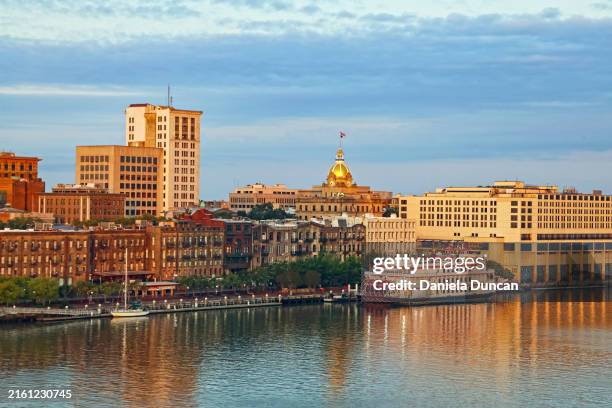 early morning in savannah - savannah georgia waterfront stock pictures, royalty-free photos & images