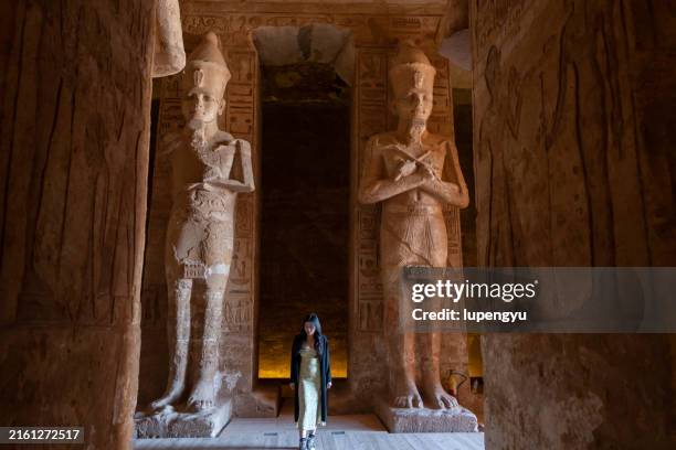 asian girl visiting abu simbel temple - faraón fotografías e imágenes de stock