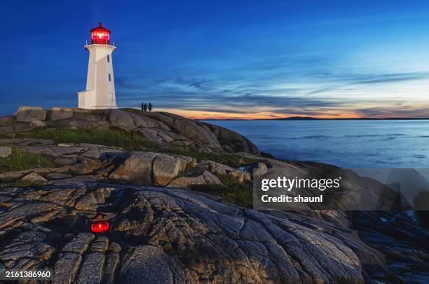 peggy's cove lighthouse - peggys cove stock-fotos und bilder