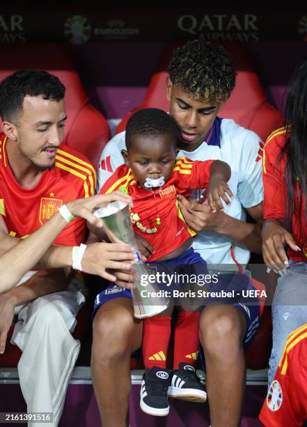 81 Lamine Yamal Family Stock Photos, High-Res Pictures, and Images