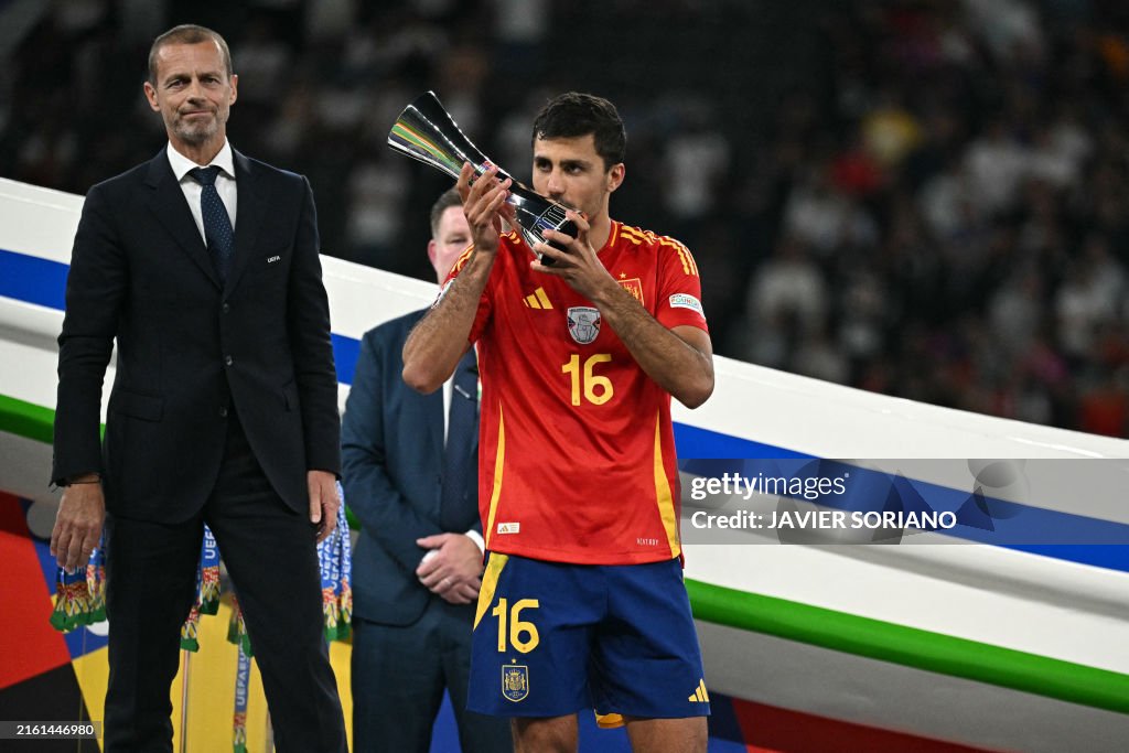 FBL-EURO-2024-MATCH51-ESP-ENG-PODIUM