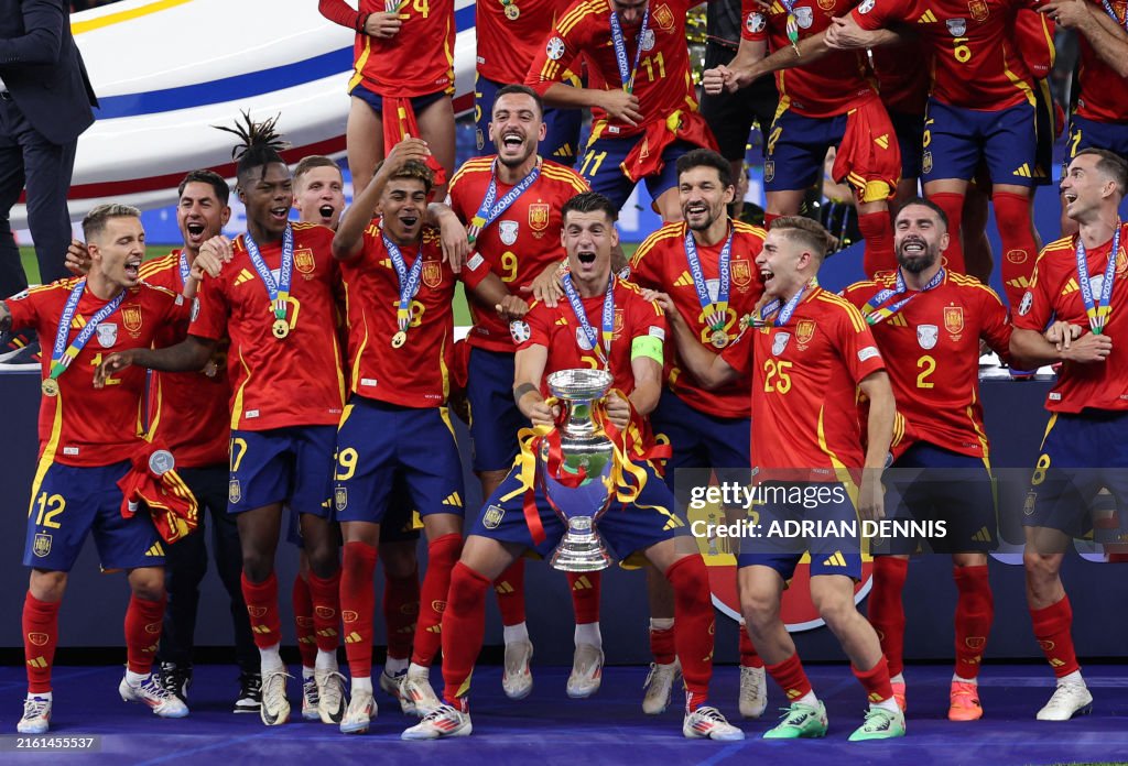 FBL-EURO-2024-MATCH51-ESP-ENG-PODIUM