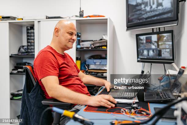 Mecanic Working Computer 436 Mechanic Office Computer Stock Photos, High-Res Pictures, and ...