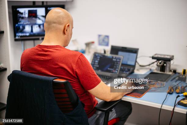 Mecanic Working Computer 464 Mechanic Office Computer Stock Photos, High-Res Pictures, and ...