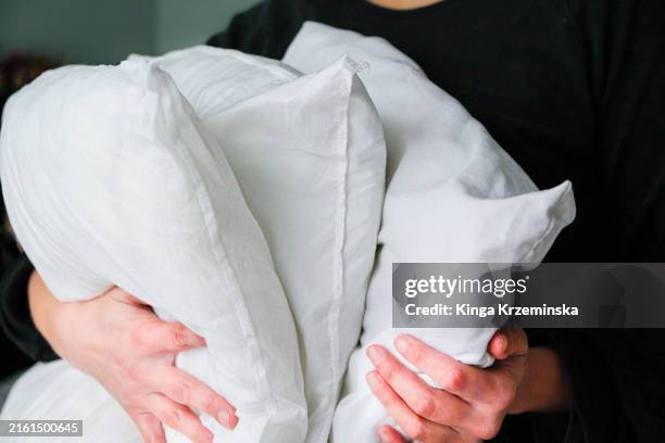 pillows - oreiller photos et images de collection