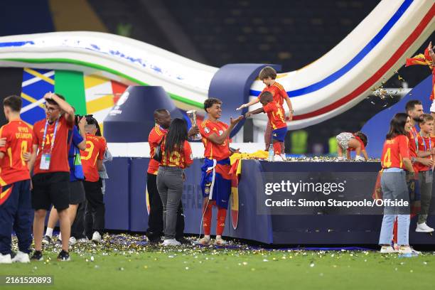 67 Lamine Yamal Family Stock Photos, High-Res Pictures, and Images